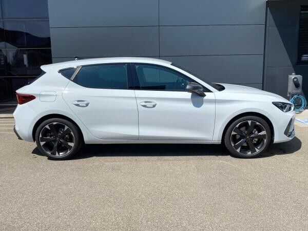 Cupra Leon eTSI DSG LED SHZ ACC KAMERA APPLE-CAR-PLAY