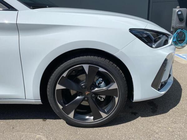 Cupra Leon eTSI DSG LED SHZ ACC KAMERA APPLE-CAR-PLAY