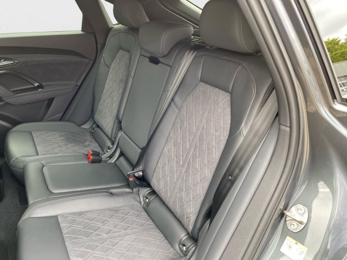 Audi Q5 Sportback e-hybrid quattro AHK 360° Audi Q5 Sportback e-hybrid quattro AHK 360°