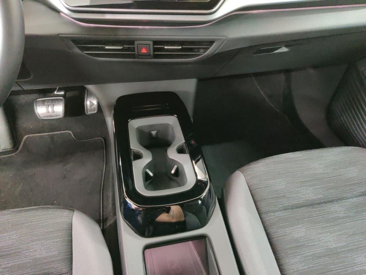 Volkswagen ID.4 Pure h/AHK/Matrix/Navi/Wärmepu/02.30Garantie