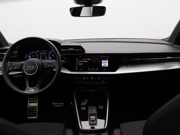 Audi A3 Sportback S-Line 30 TDI S-tronic / LED, RFK