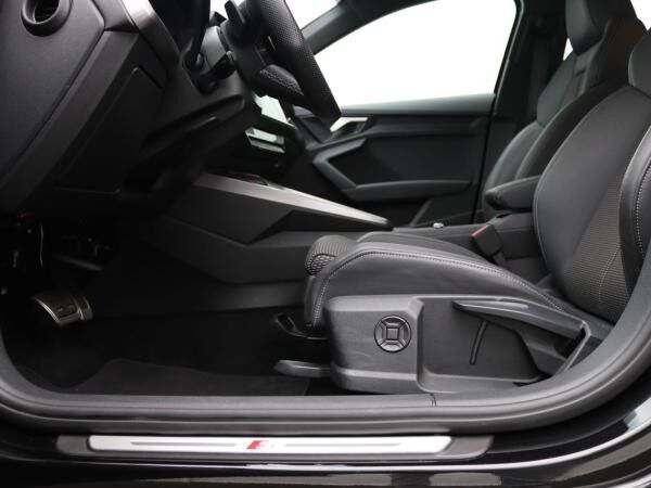 Audi A3 Sportback S-Line 30 TDI S-tronic / LED, RFK