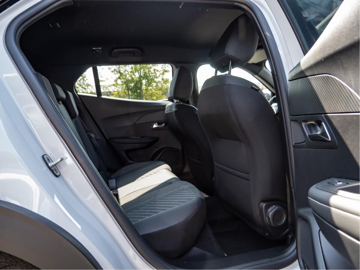 Peugeot 2008 1.2 Hybrid 145 Allure *LAGERABVERKAUF*