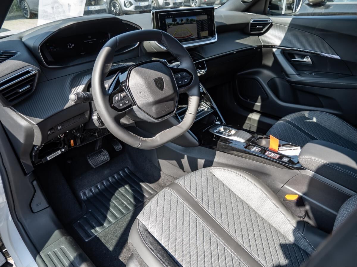 Peugeot 2008 1.2 Hybrid 145 Allure *LAGERABVERKAUF*