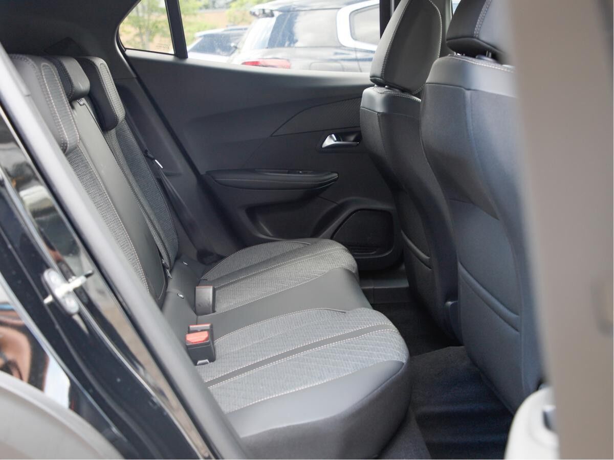 Peugeot 2008 1.2 Hybrid 145 Allure *LAGERABVERKAUF*