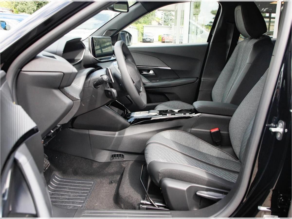 Peugeot 2008 1.2 Hybrid 145 Allure *LAGERABVERKAUF*