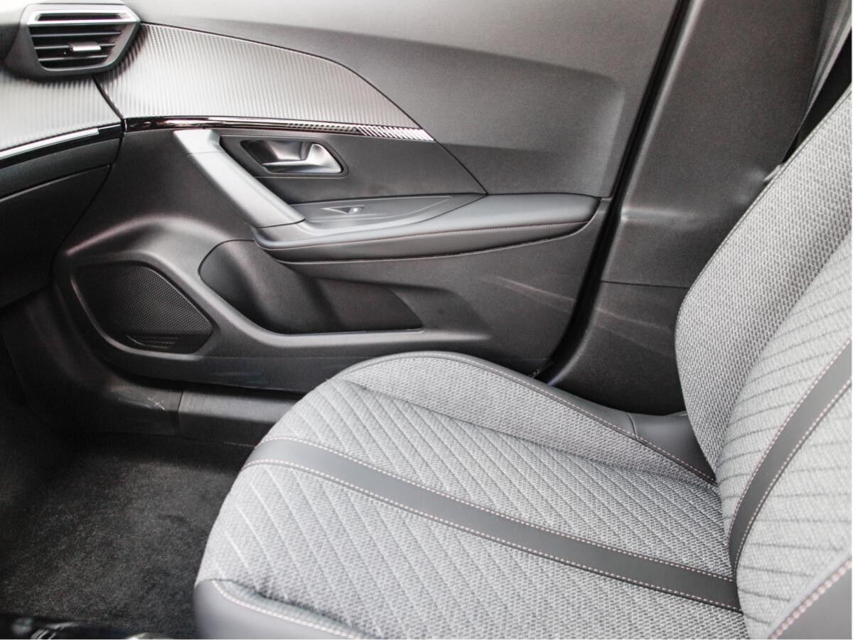 Peugeot 2008 1.2 Hybrid 145 Allure *LAGERABVERKAUF*