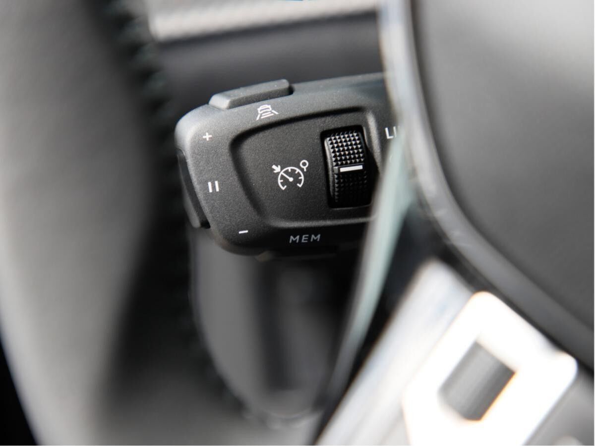 Peugeot 2008 1.2 Hybrid 145 Allure *LAGERABVERKAUF*