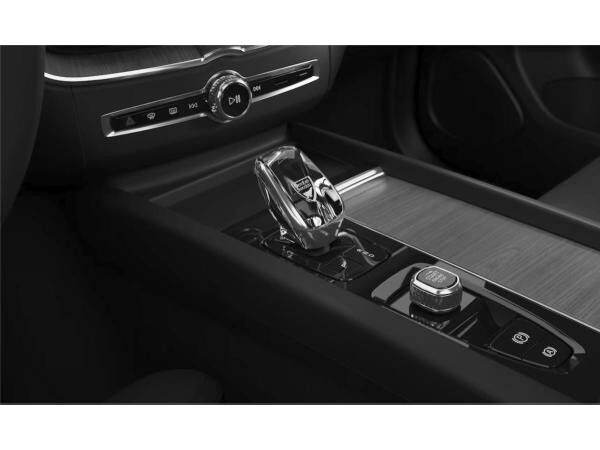 Volvo XC60 T6 AWD Plus Dark Facelift *AHK, Licht-, Winter- und Langom Paket*