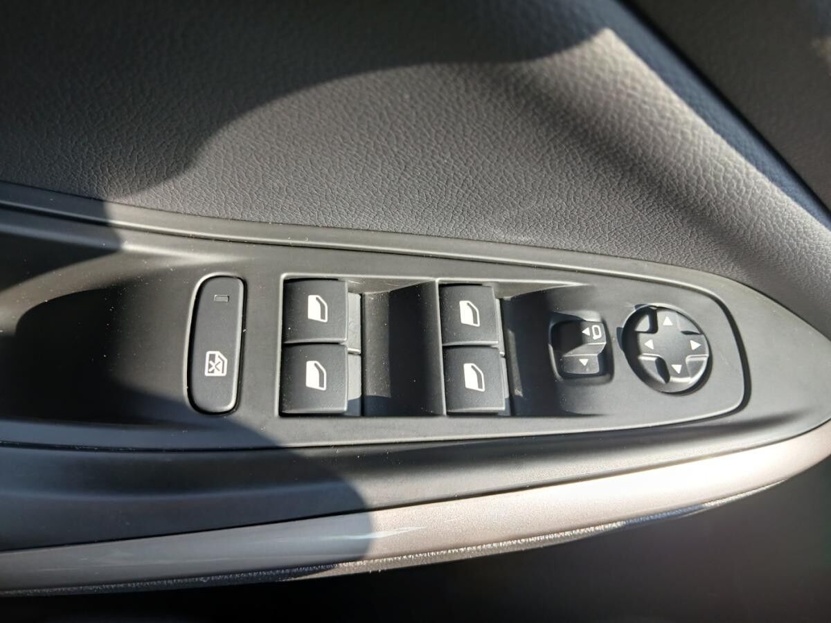 Opel Grandland 1.6T Navi,Sitzheizung,Rückfahrkamera