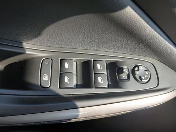 Opel Grandland 1.6T LED+Navi+Sitzheizung+2xKlima