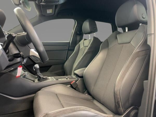 Audi Q3 S line 45 TFSIe LED Navi Teilleder virtual DAB