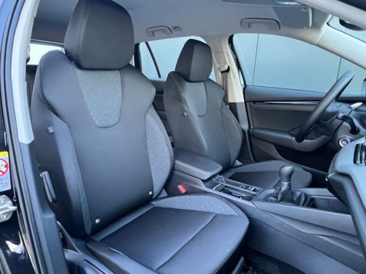 Skoda Octavia Combi Essence 2.0 TDI *AHK, LED, SmartLink*