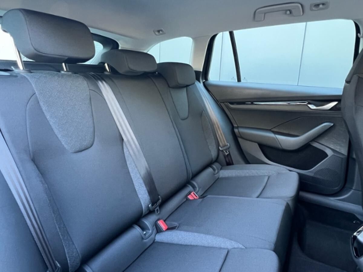 Skoda Octavia Combi Essence 2.0 TDI *AHK, LED, SmartLink*