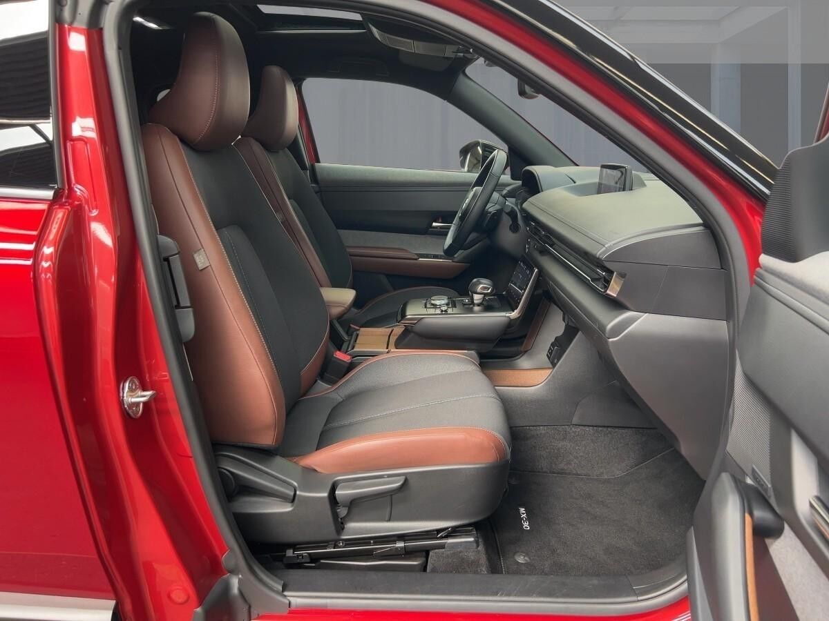 Mazda MX-30 MAKOTO R-EV e-SKYACTIV CCS-Ladeanschluss Mazda MX-30 MAKOTO R-EV e-SKYACTIV CCS-Ladeanschluss