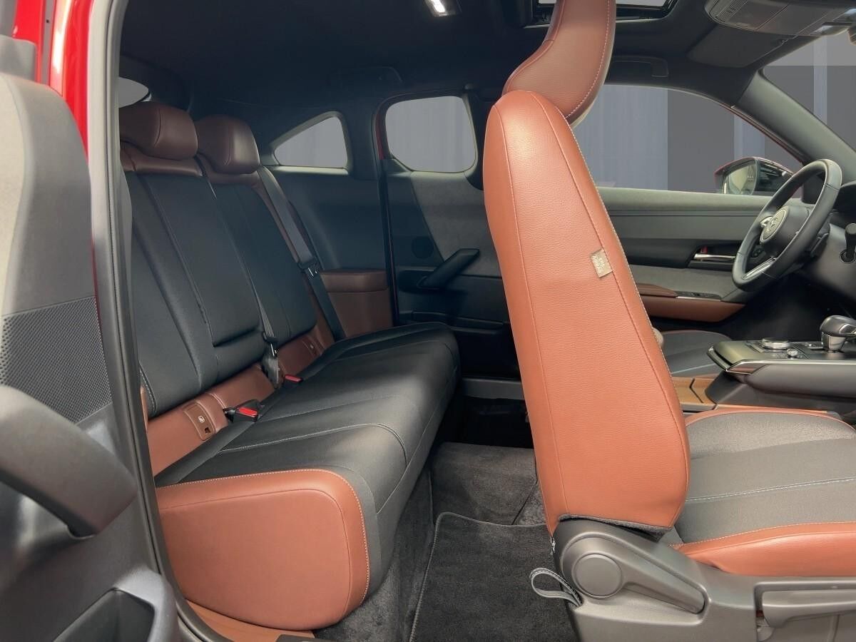 Mazda MX-30 MAKOTO R-EV e-SKYACTIV CCS-Ladeanschluss Mazda MX-30 MAKOTO R-EV e-SKYACTIV CCS-Ladeanschluss