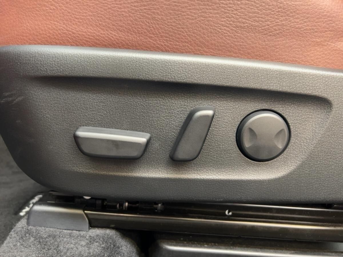 Mazda MX-30 MAKOTO R-EV e-SKYACTIV CCS-Ladeanschluss Mazda MX-30 MAKOTO R-EV e-SKYACTIV CCS-Ladeanschluss