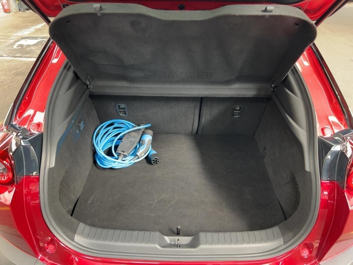 Mazda MX-30 MAKOTO R-EV e-SKYACTIV CCS-Ladeanschluss Mazda MX-30 MAKOTO R-EV e-SKYACTIV CCS-Ladeanschluss