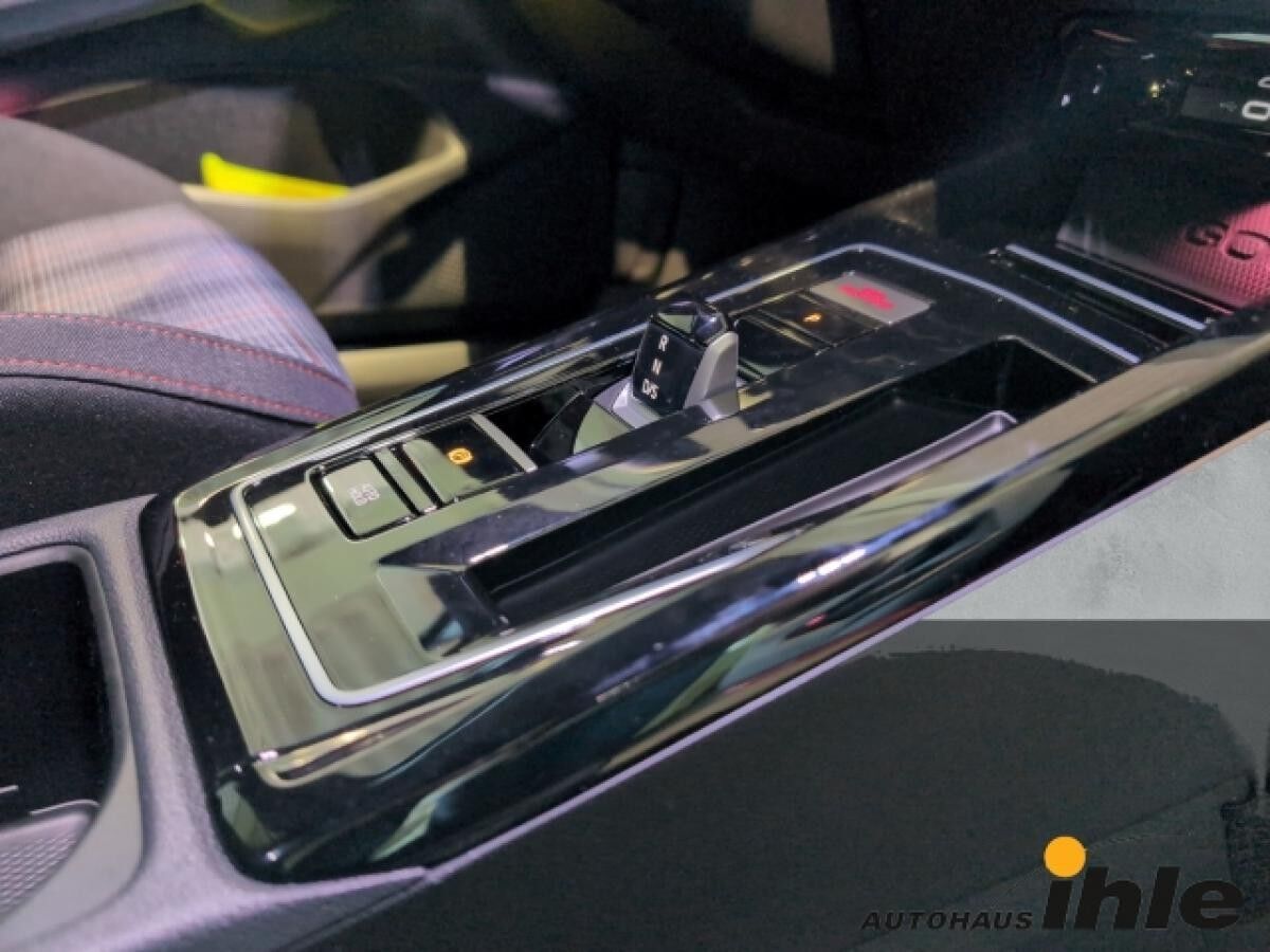 Volkswagen Golf GTI VIII 2,0 TSI DSG Black Style MATRIX+IDA