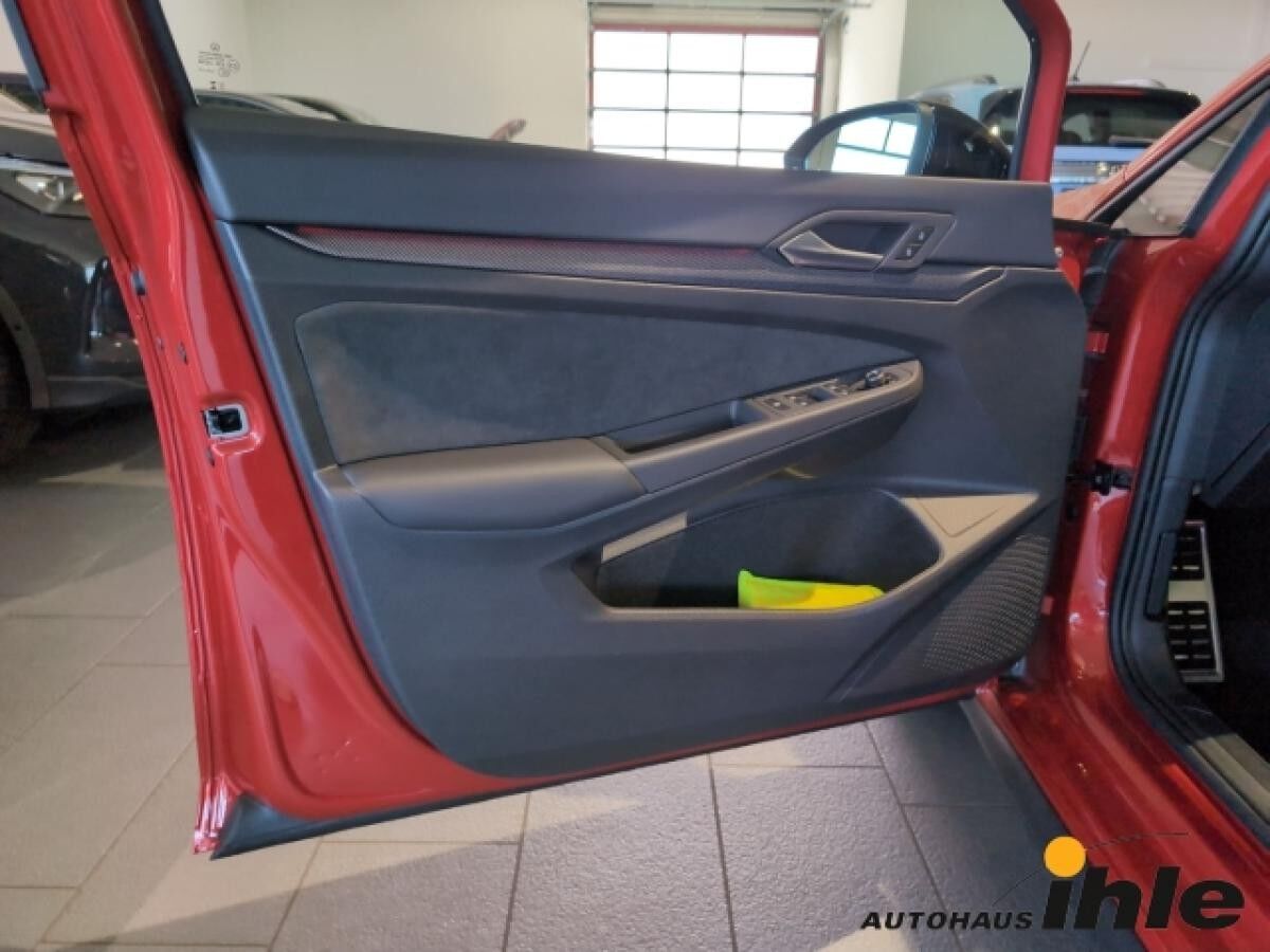 Volkswagen Golf GTI VIII 2,0 TSI DSG Black Style MATRIX+IDA