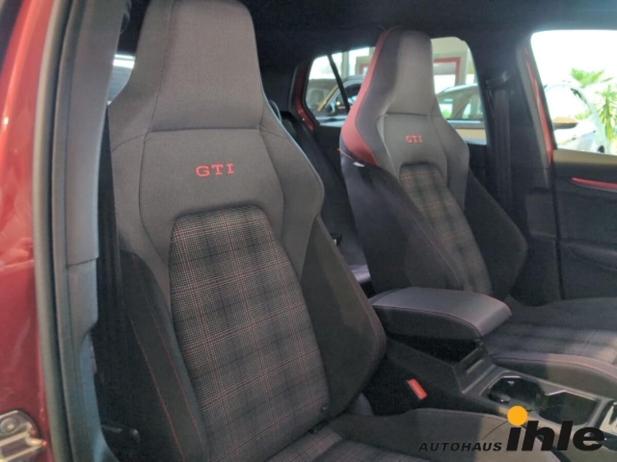 Volkswagen Golf GTI VIII 2,0 TSI DSG Black Style MATRIX+IDA