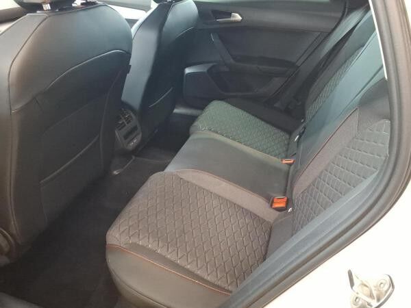 Seat Leon Sportstourer 1.5 eTSI DSG FR Navi Kamera