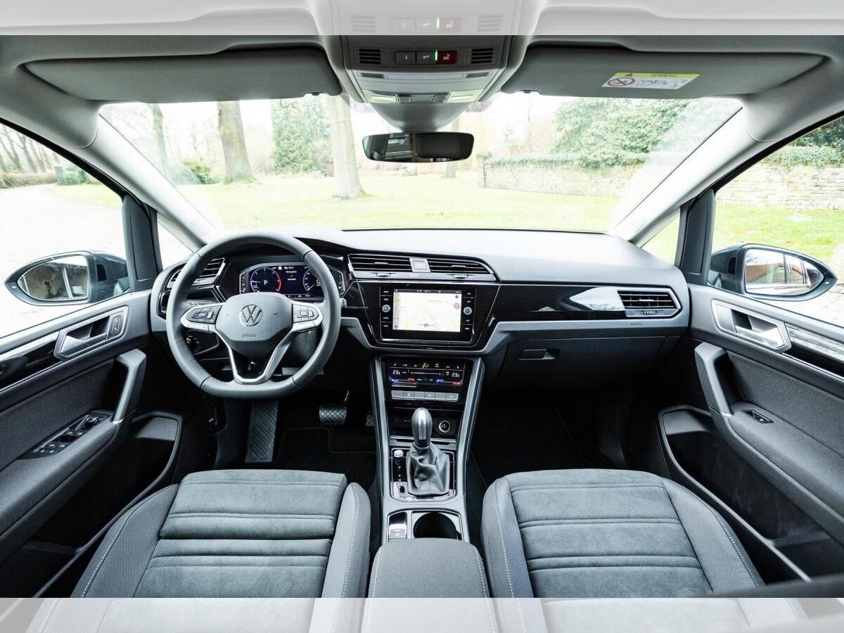 Volkswagen Touran Highline 2.0 TDI DSG • 7SITZER • NAVI • LED • SOFORT Volkswagen Touran Highline 2.0 TDI DSG • 7SITZER • NAVI • LED • SOFORT