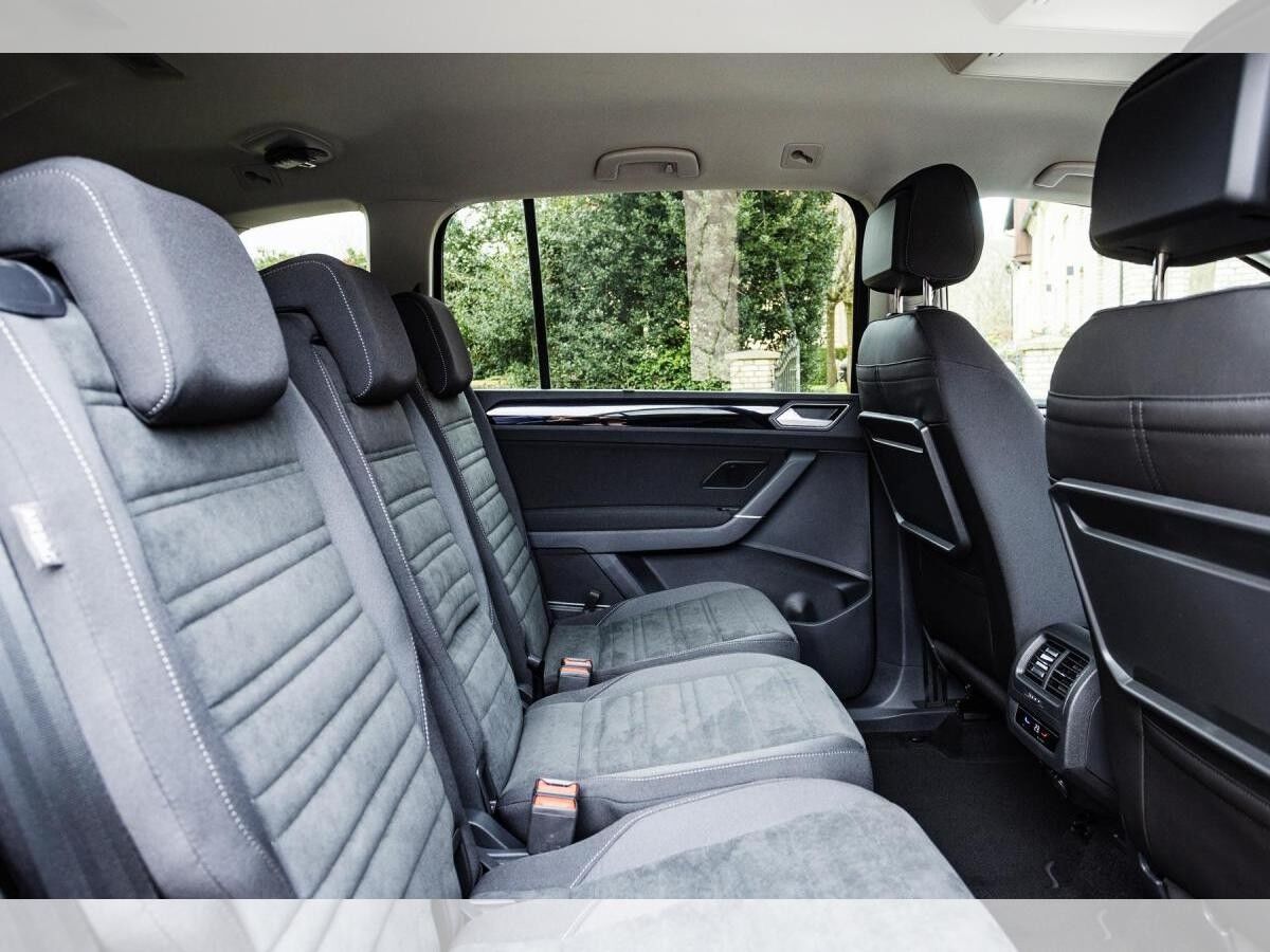 Volkswagen Touran Highline 2.0 TDI DSG • 7SITZER • NAVI • LED • SOFORT Volkswagen Touran Highline 2.0 TDI DSG • 7SITZER • NAVI • LED • SOFORT