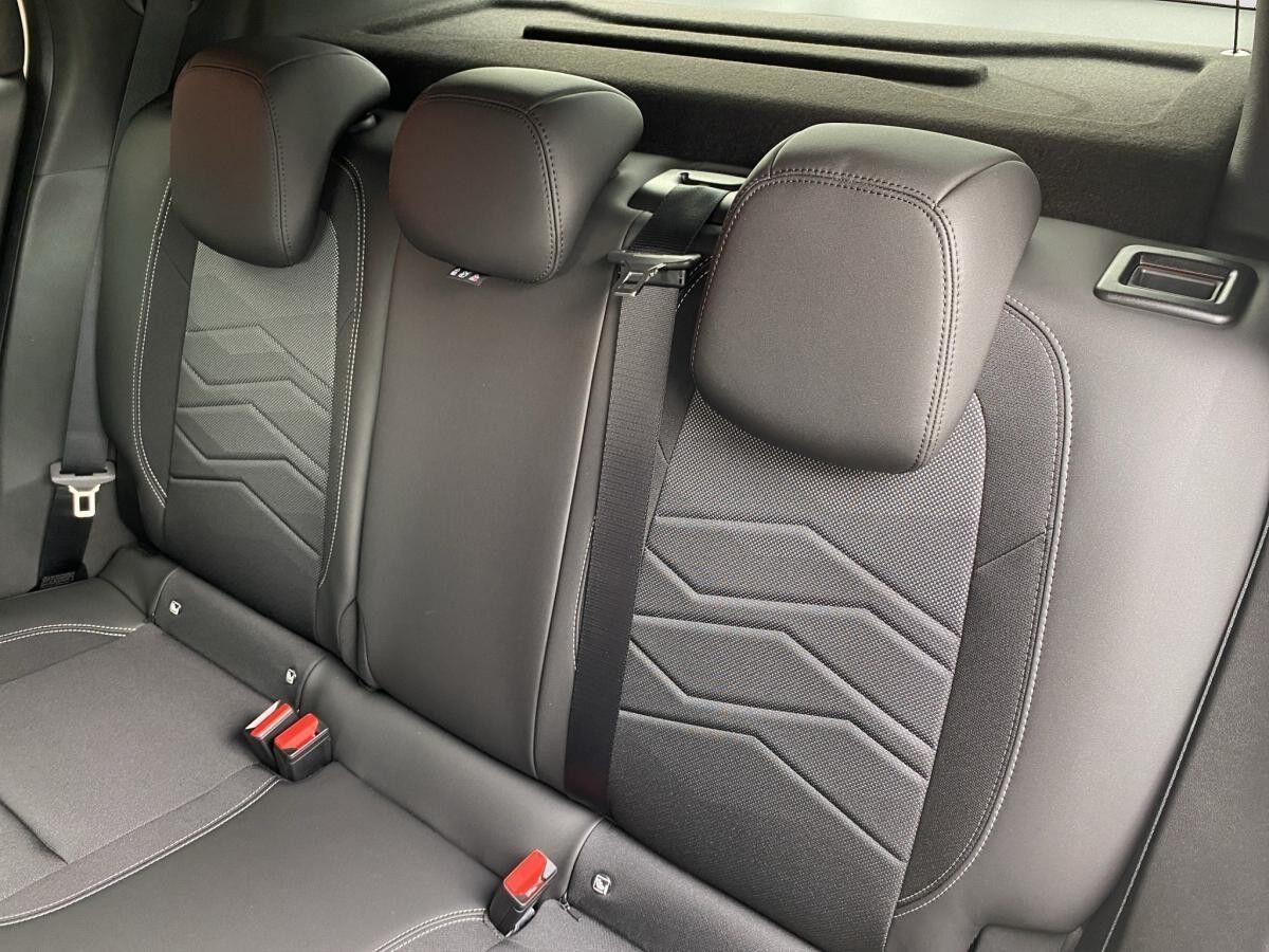 Jeep Avenger Summit MHEV Aut. Navi SHZ5