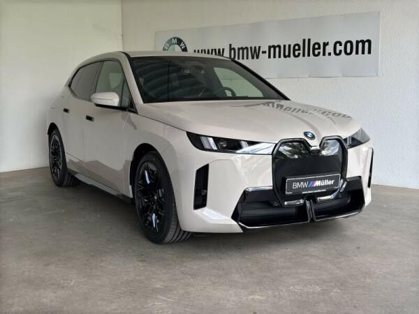 BMW ix xDrive60 LCI M-PRO bis zu 701km Reichweite**0,5% VERSTEUERUNG TOP BUSINESSKUNDENKONDITIONEN