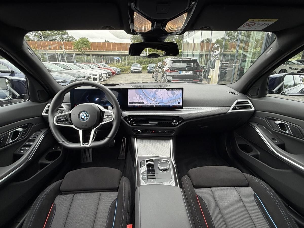 BMW 330 e xDrive Touring M Sport PRO //AHK FACELIFT BMW 330 e xDrive Touring M Sport PRO //AHK FACELIFT