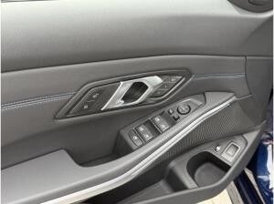 BMW 330 e xDrive Touring M Sport PRO //AHK FACELIFT BMW 330 e xDrive Touring M Sport PRO //AHK FACELIFT