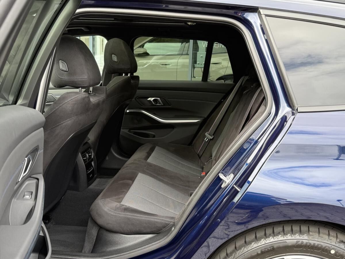 BMW 330 e xDrive Touring M Sport PRO //AHK FACELIFT BMW 330 e xDrive Touring M Sport PRO //AHK FACELIFT