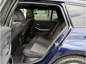 BMW 330 e xDrive Touring M Sport PRO //AHK FACELIFT BMW 330 e xDrive Touring M Sport PRO //AHK FACELIFT