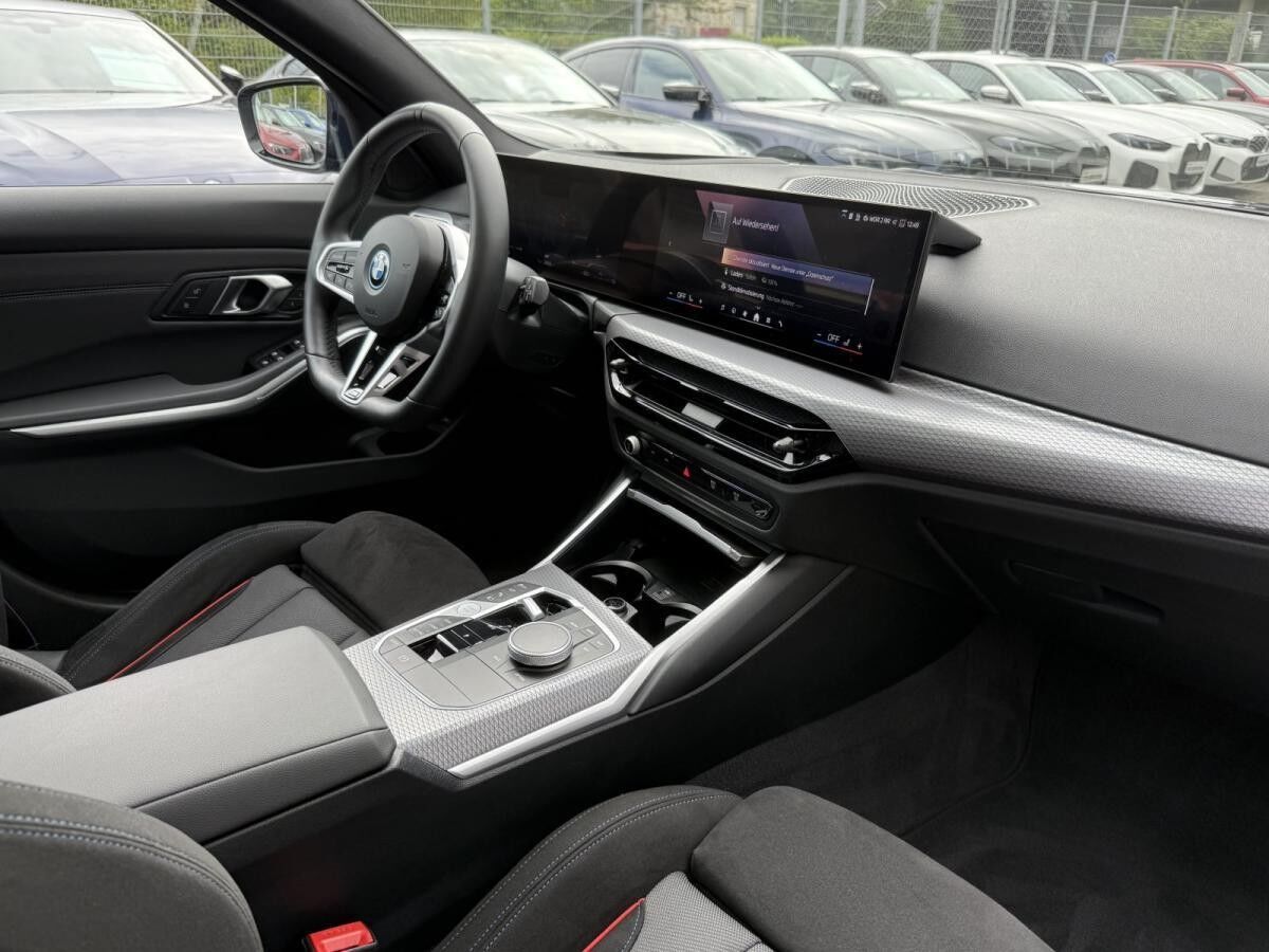 BMW 330 e xDrive Touring M Sport PRO //AHK FACELIFT BMW 330 e xDrive Touring M Sport PRO //AHK FACELIFT