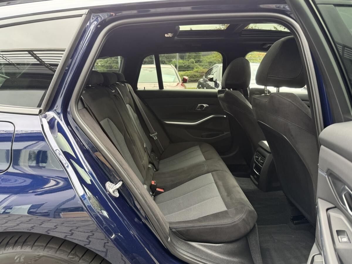 BMW 330 e xDrive Touring M Sport PRO //AHK FACELIFT BMW 330 e xDrive Touring M Sport PRO //AHK FACELIFT