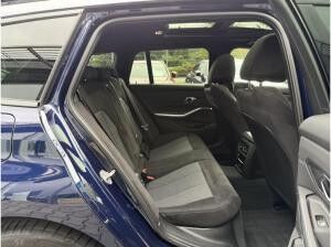 BMW 330 e xDrive Touring M Sport PRO //AHK FACELIFT BMW 330 e xDrive Touring M Sport PRO //AHK FACELIFT