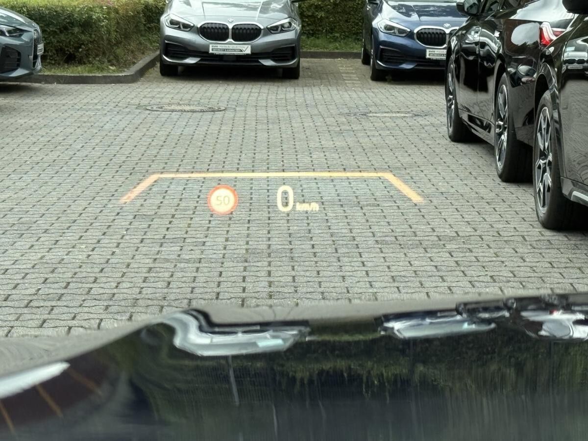 BMW 330 e xDrive Touring M Sport PRO //AHK FACELIFT BMW 330 e xDrive Touring M Sport PRO //AHK FACELIFT