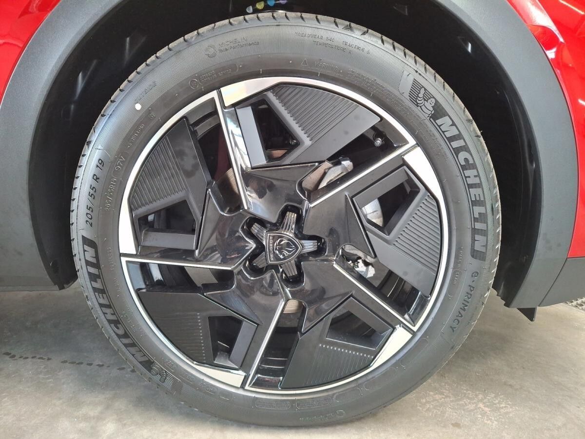 Peugeot 408 GT Hybrid 145 eDSC +Navi+Kamera+Premium+ Peugeot 408 GT Hybrid 145 eDSC +Navi+Kamera+Premium+