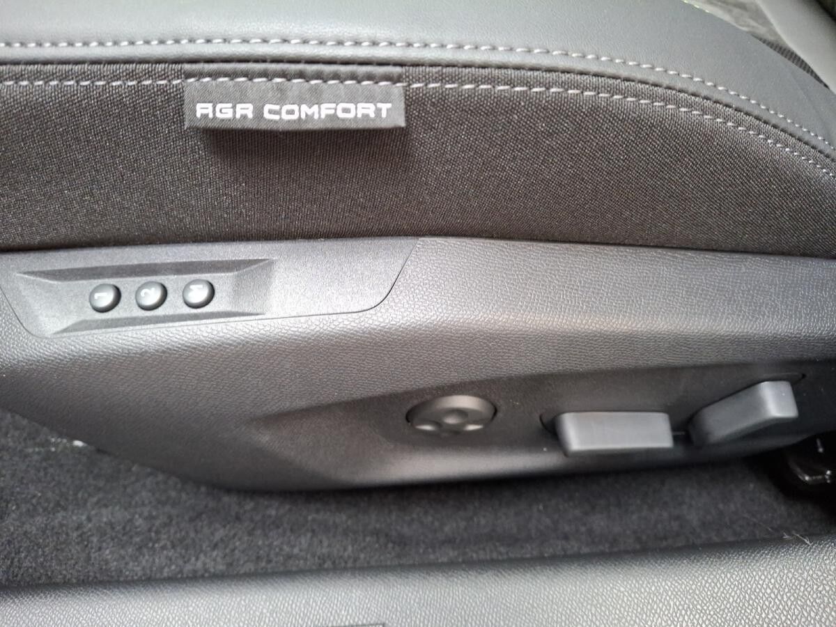 Peugeot 408 GT Hybrid 145 eDSC +Navi+Kamera+Premium+ Peugeot 408 GT Hybrid 145 eDSC +Navi+Kamera+Premium+