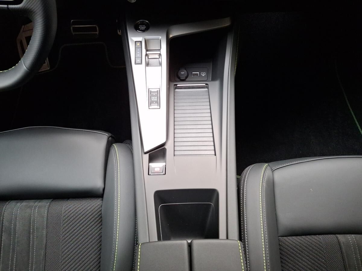 Peugeot 408 GT Hybrid 145 eDSC +Navi+Kamera+Premium+ Peugeot 408 GT Hybrid 145 eDSC +Navi+Kamera+Premium+