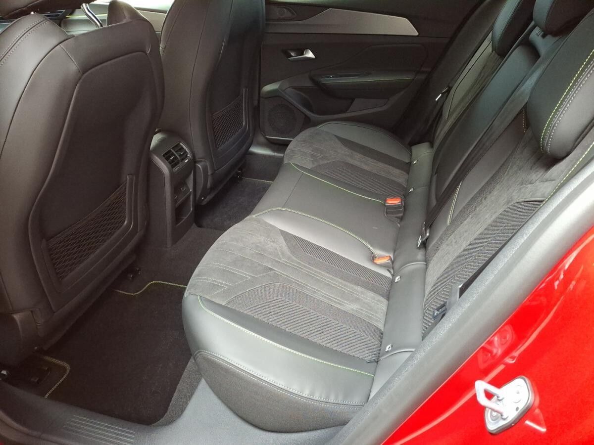 Peugeot 408 GT Hybrid 145 eDSC +Navi+Kamera+Premium+ Peugeot 408 GT Hybrid 145 eDSC +Navi+Kamera+Premium+