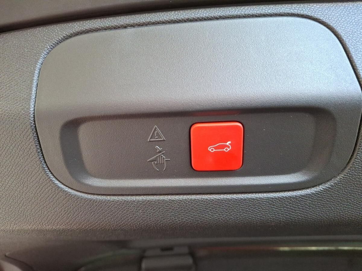 Peugeot 408 GT Hybrid 145 eDSC +Navi+Kamera+Premium+ Peugeot 408 GT Hybrid 145 eDSC +Navi+Kamera+Premium+