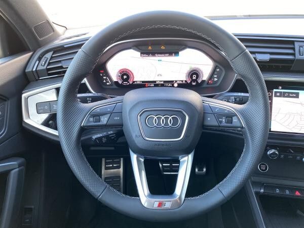 Audi Q3 S line 35 TFSI S tr. LED Sport AHK ACC 19 Cam