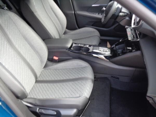 Peugeot 2008 Elektro 156 Allure OBC, Navi, Keyless