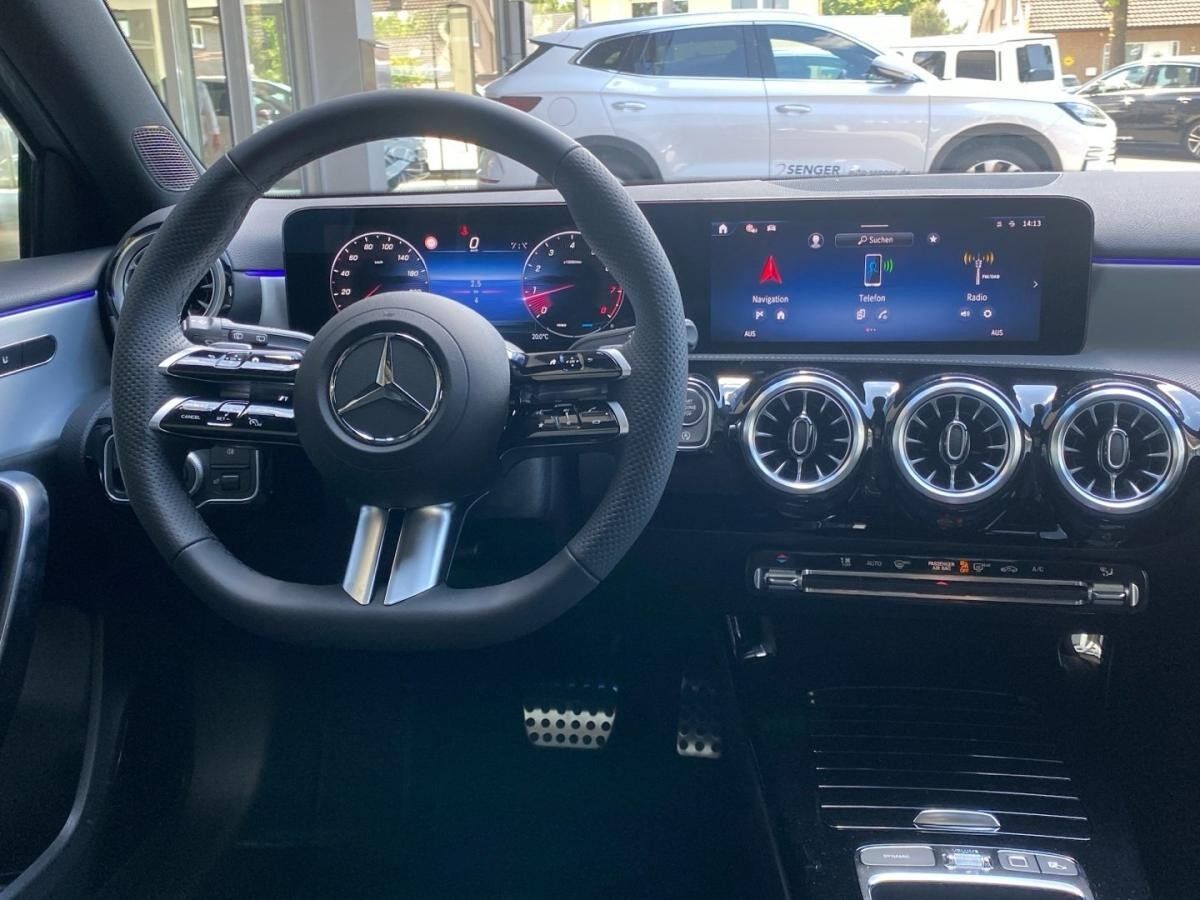 Mercedes-Benz A 200 AMG Night Multibeam-LED Panorama Kamera