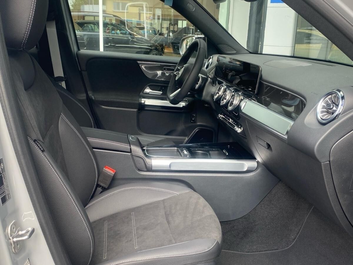 Mercedes-Benz GLB 200 AMG Night Panorama Multibeam AHK 7-Sitze