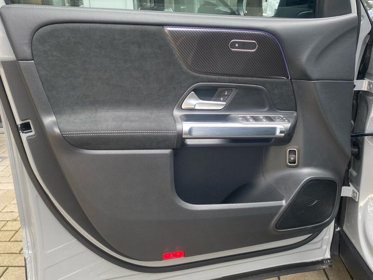 Mercedes-Benz GLB 200 AMG Night Panorama Multibeam AHK 7-Sitze