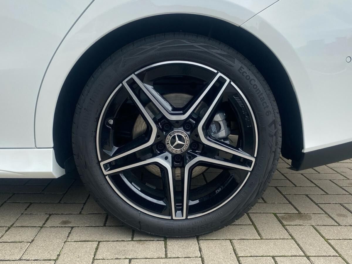 Mercedes-Benz CLA 180 SB AMG Line Night Panorama Standheizung