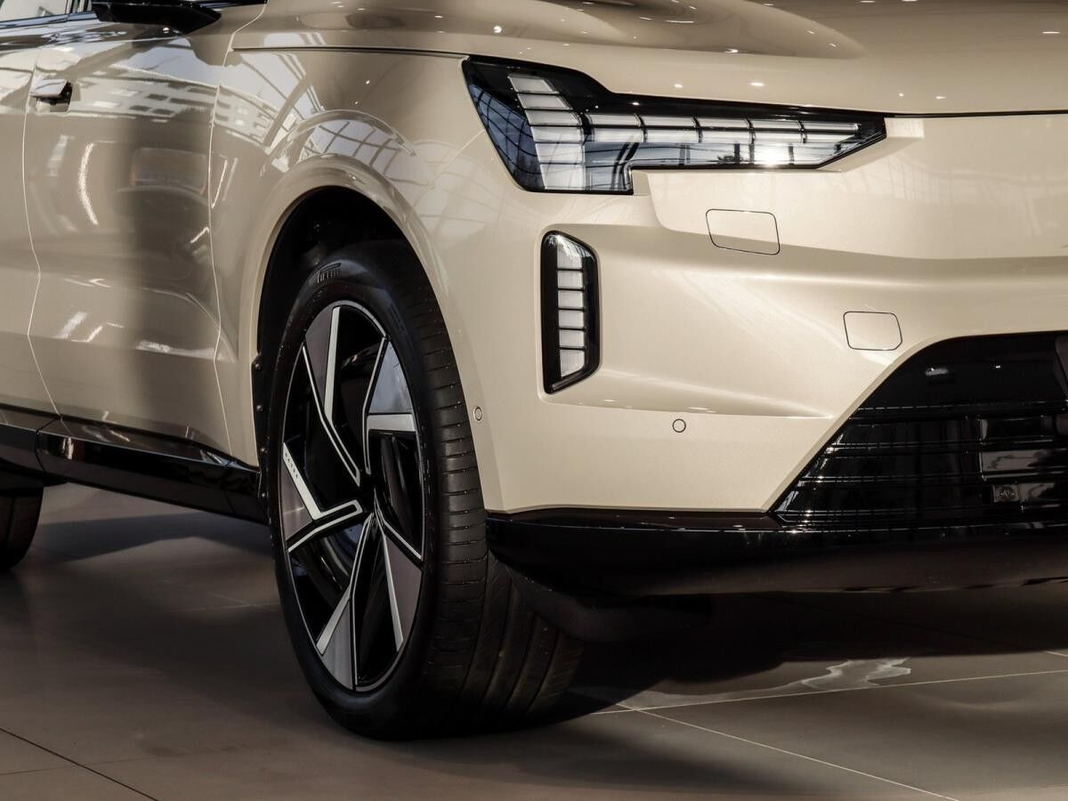Volvo EX90